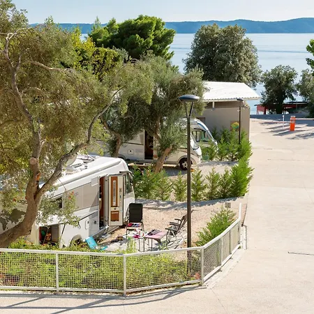 Medora Orbis Pitches * Podgora (Split-Dalmatia)